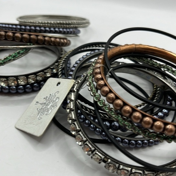 Bracelet Lot 24 Bracelet Faux Pearl Rhinestones Black and Silver Tone Bangle - Picture 7 of 11